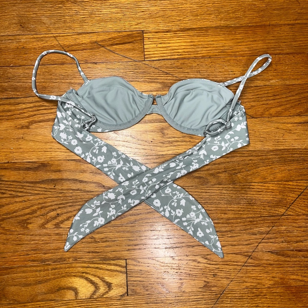 Abercrombie & Finch Women’s XS Green and White Bathing Suit Top Tie Back